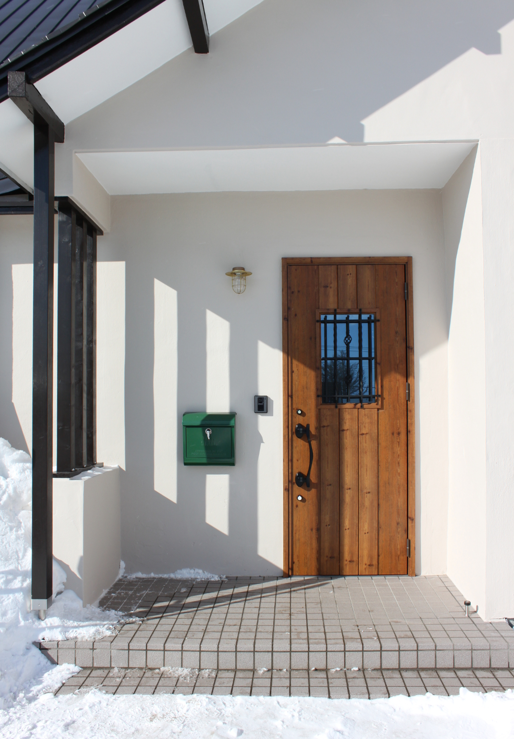 アンティーク調断熱玄関ドア 札幌のデザインリフォーム・リノベーションイメージクラフト